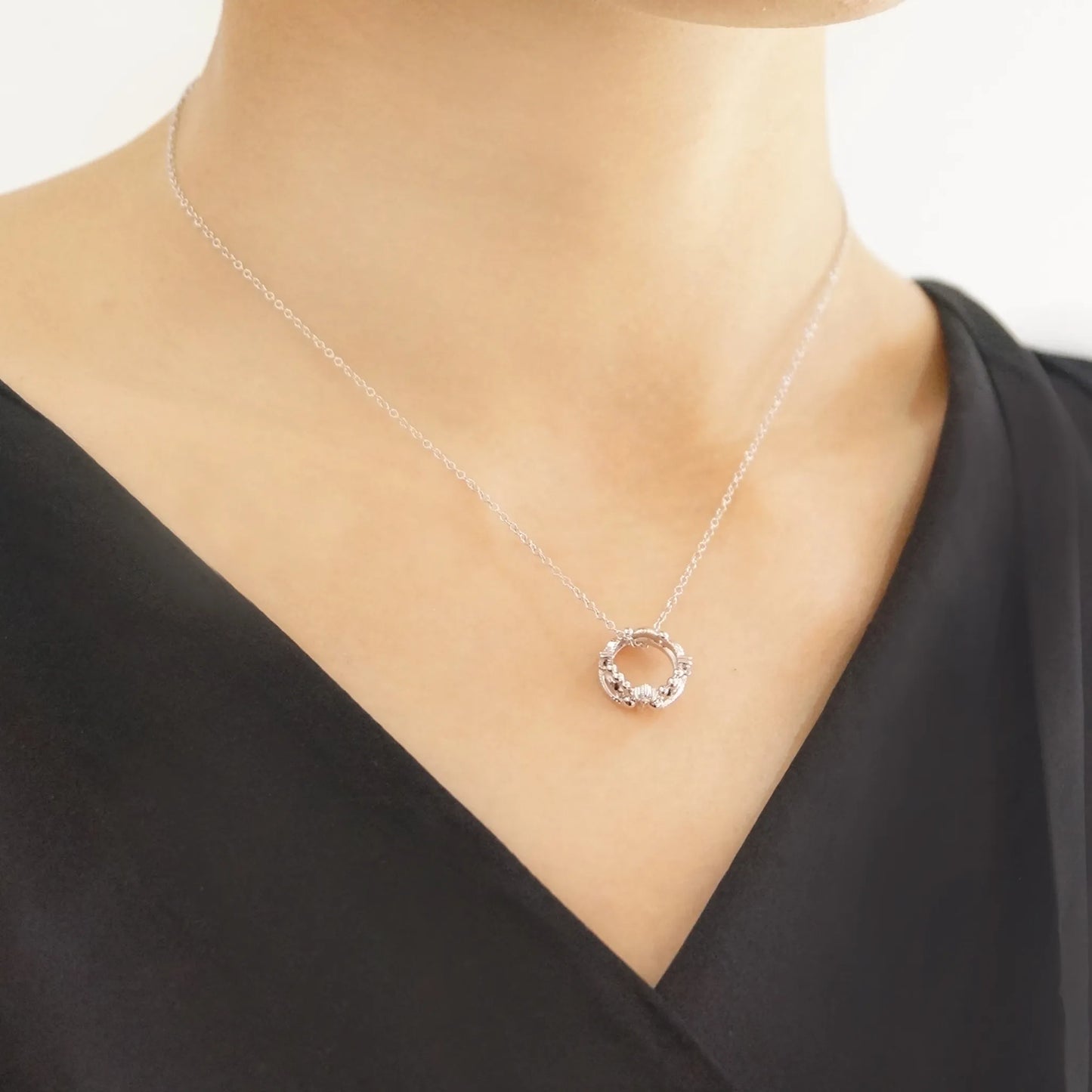 ベビーリング【ティアラ】 モデル着用