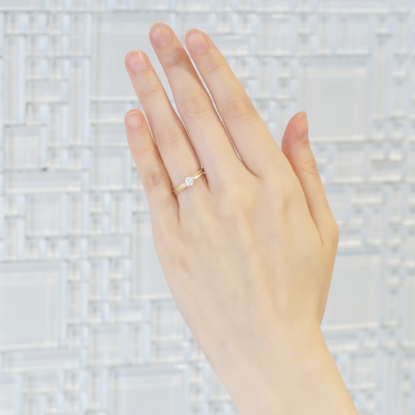 18金ダイヤモンドリング Groove モデル着用