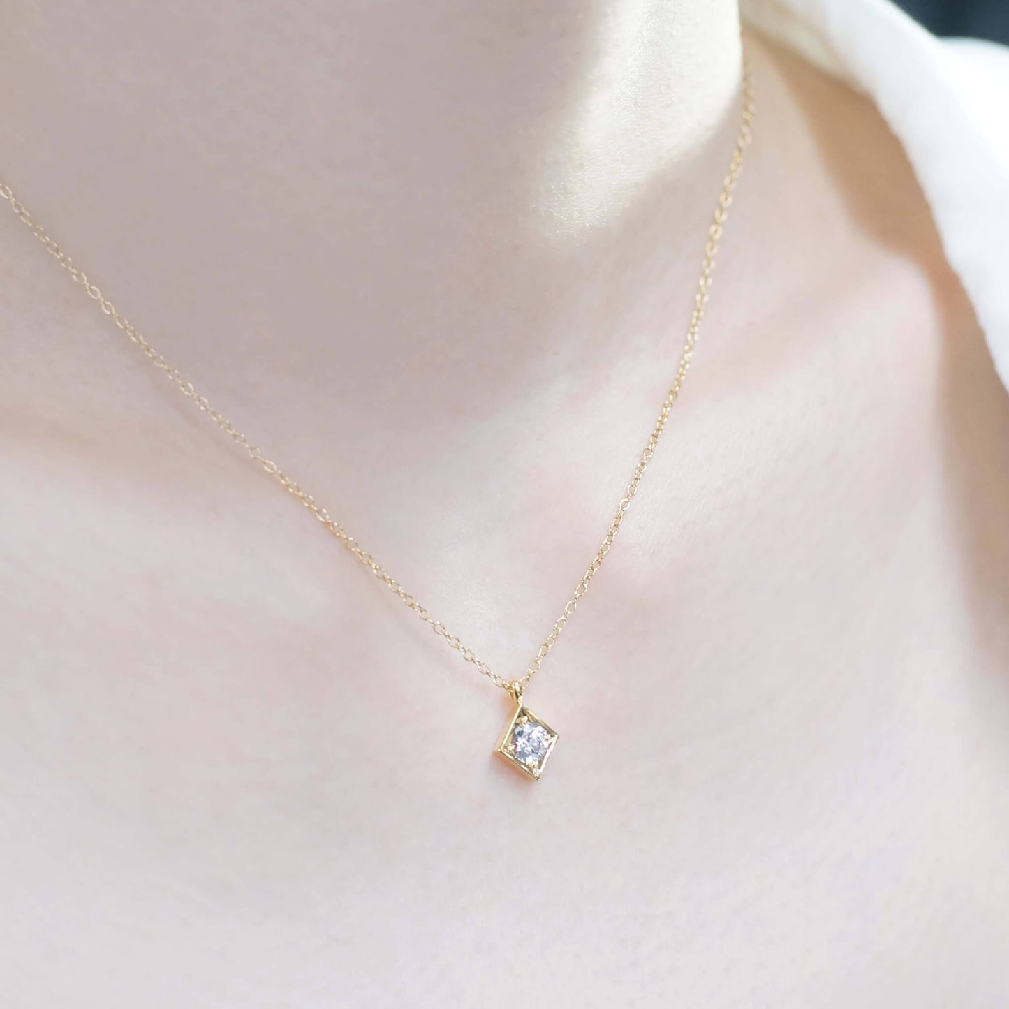 婚約ネックレス Rhombus 着用イメージ