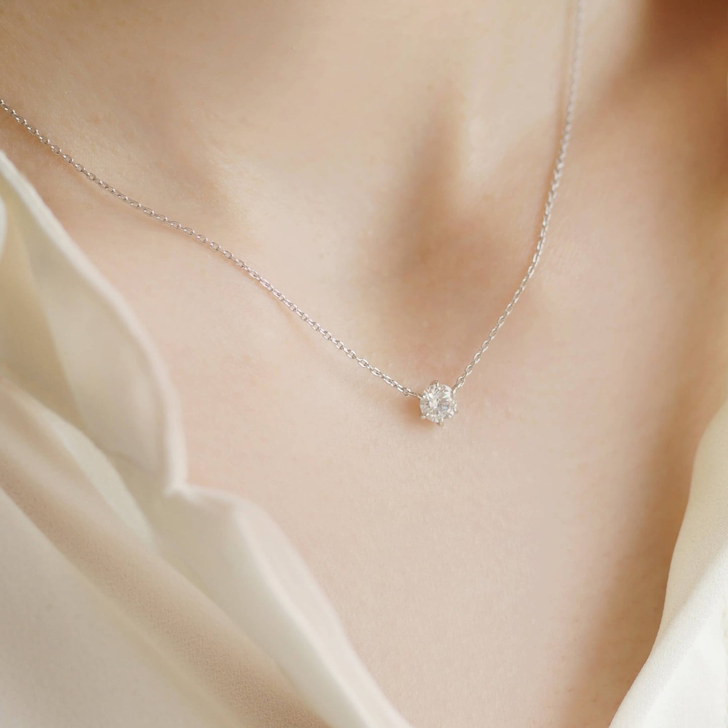 ダイヤ持ち込み 一粒ダイヤモンド 婚約ネックレス プラチナ 装着イメージ