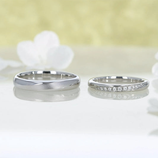 Elated メレダイヤモンドの指輪とつや消しの指輪 正面