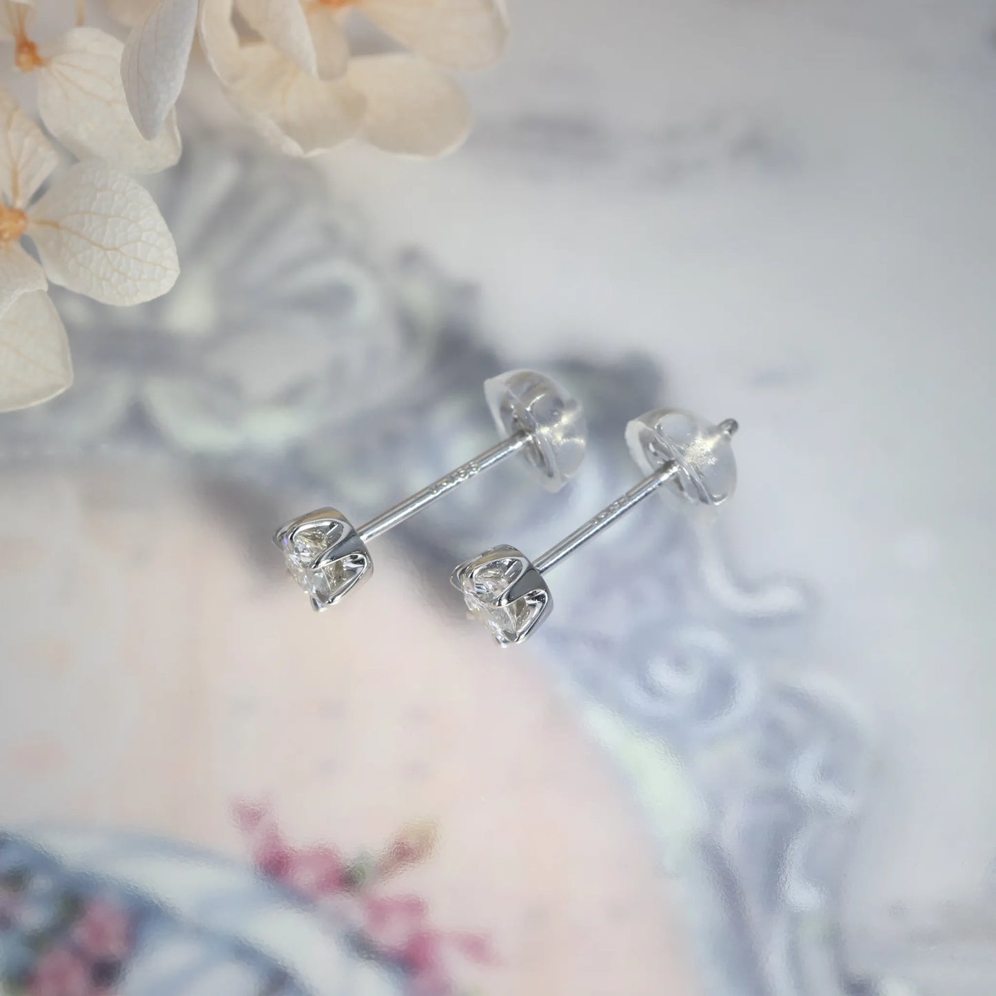 プラチナピアス ポスト0.8mm シリコン付きキャッチ仕様 ダイヤモンドピアス