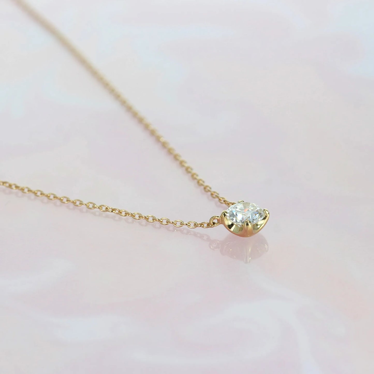 婚約ネックレス Quatre Étoiles 4本の星爪で留めたモードな一粒ダイヤモンドネックレス 18金