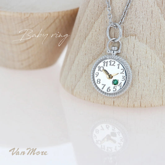 ベビーペンダント【時計】シルバー・エメラルド