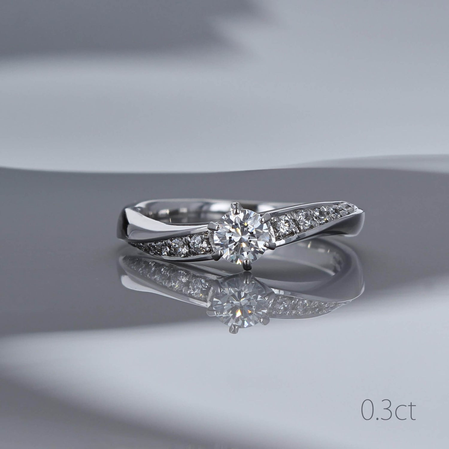 素敵な指輪ですねPT 900 ダイヤ　1.00  7.1g インビジブルセッティングダイヤモンド