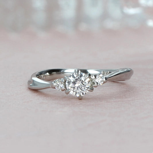 プラチナダイヤモンドリング ウェーブデザイン