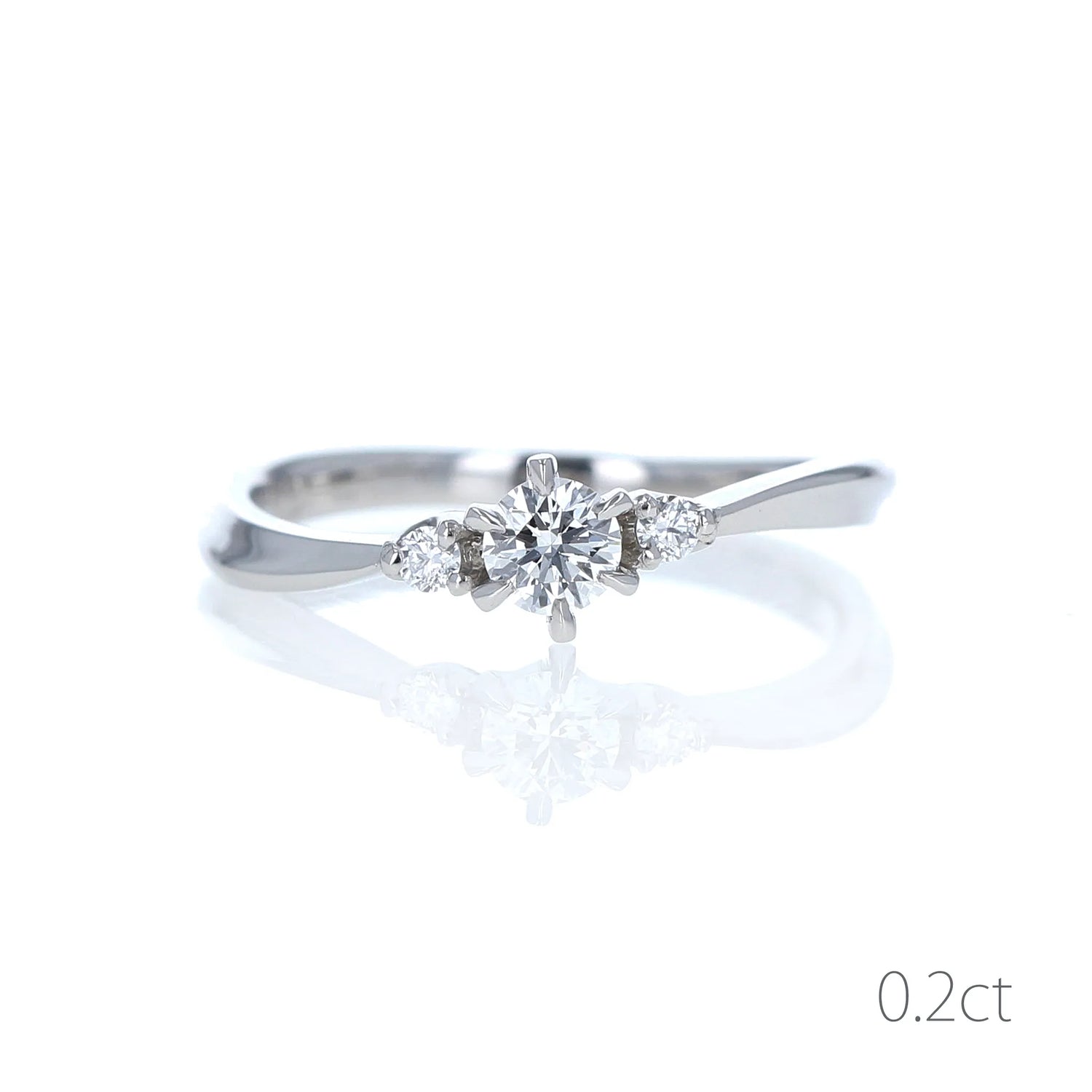 メレダイヤをあしらったウェーブラインのご婚約指輪のご紹介 メレダイヤをあしらったウェーブラインのご婚約指輪のご紹介